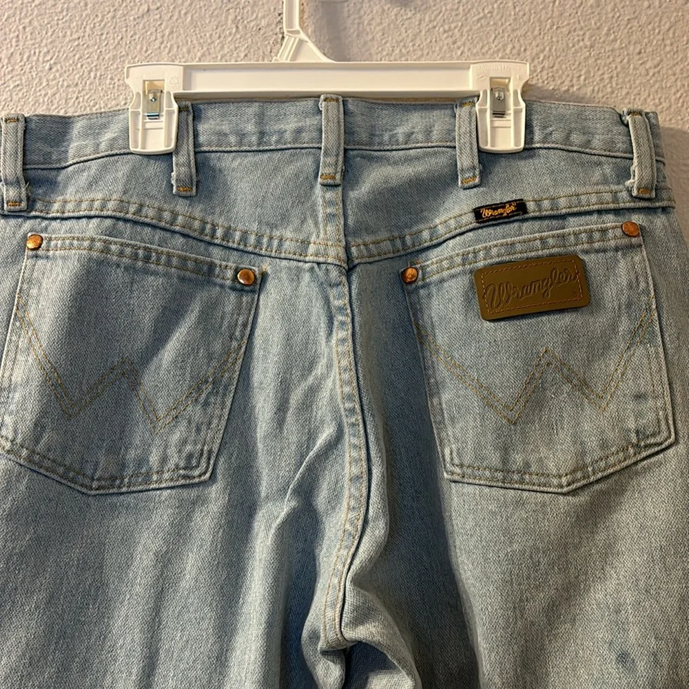 Wrangler light wash straight leg jeans size 32X32